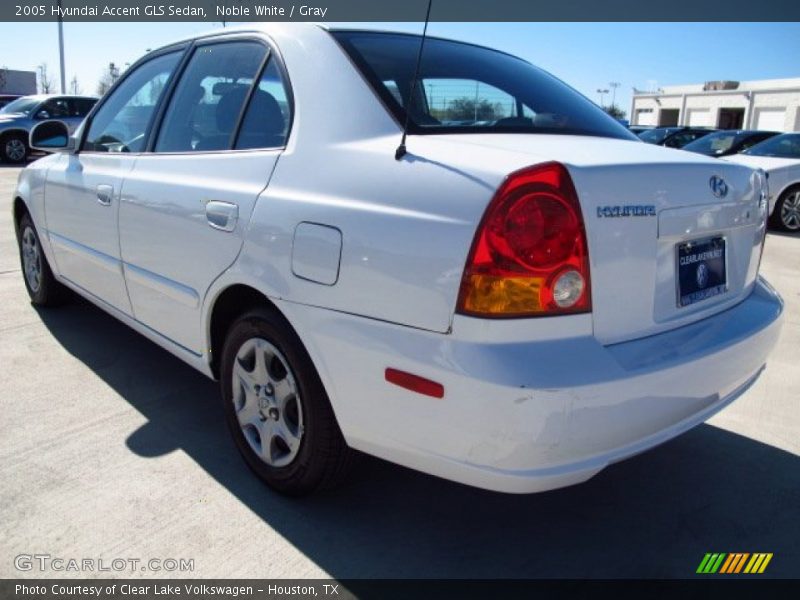 Noble White / Gray 2005 Hyundai Accent GLS Sedan