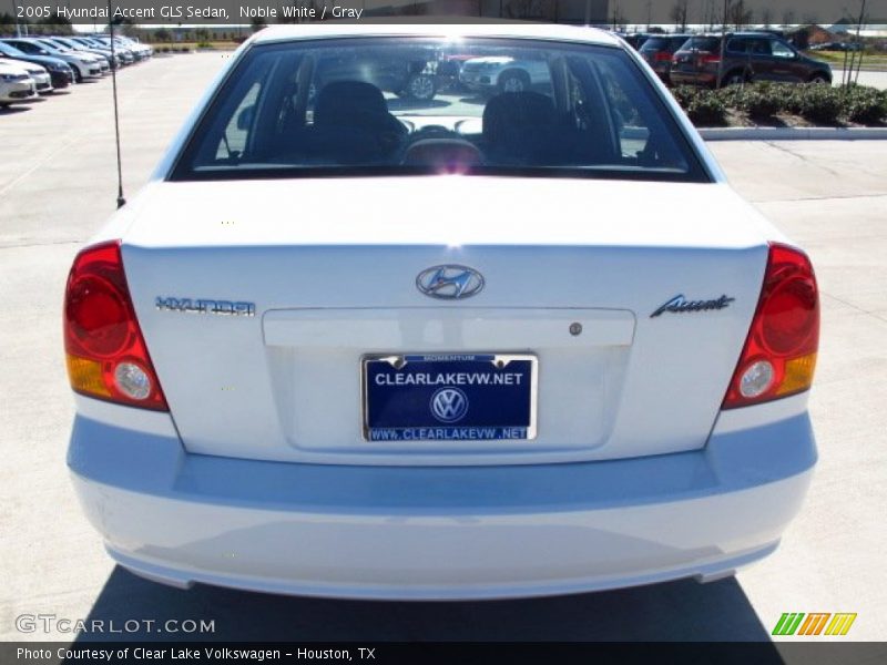 Noble White / Gray 2005 Hyundai Accent GLS Sedan