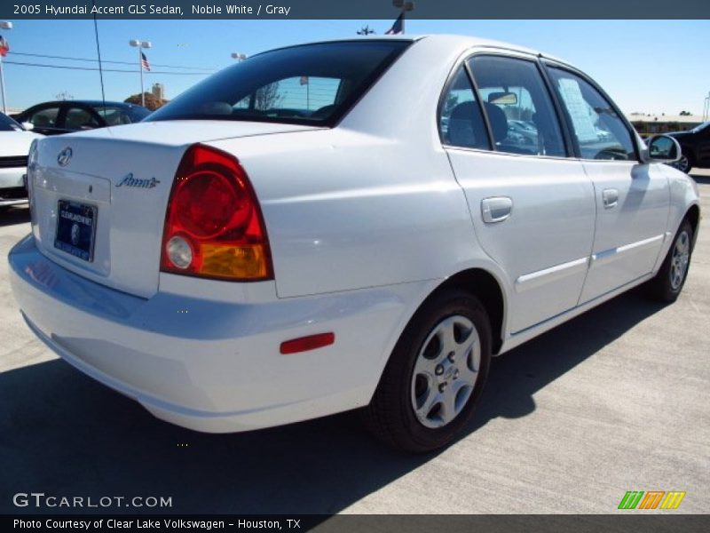 Noble White / Gray 2005 Hyundai Accent GLS Sedan