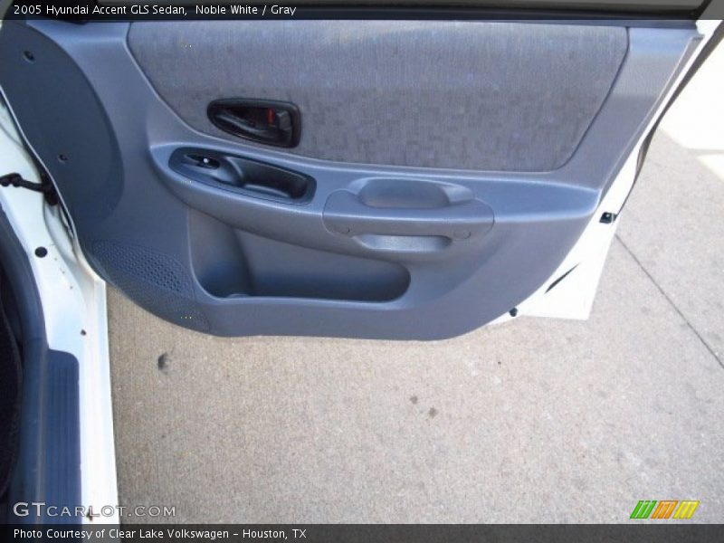 Noble White / Gray 2005 Hyundai Accent GLS Sedan