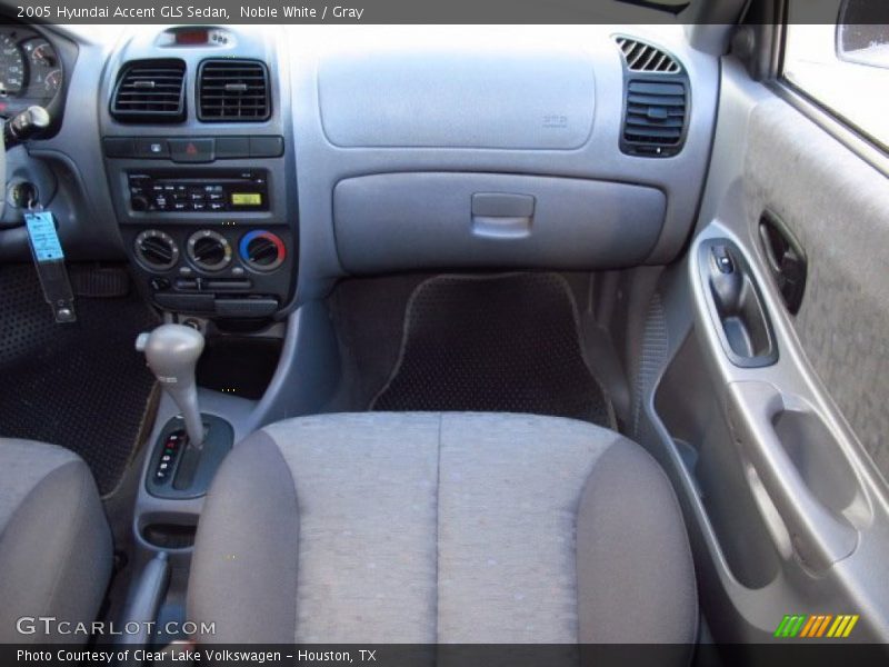 Noble White / Gray 2005 Hyundai Accent GLS Sedan