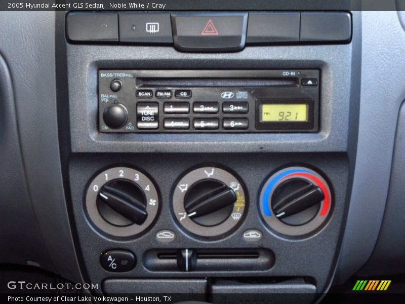 Noble White / Gray 2005 Hyundai Accent GLS Sedan