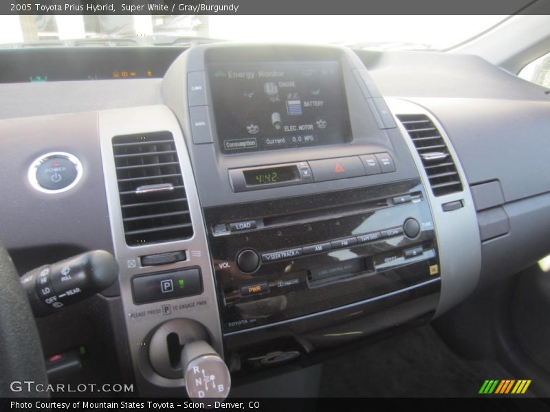 Super White / Gray/Burgundy 2005 Toyota Prius Hybrid