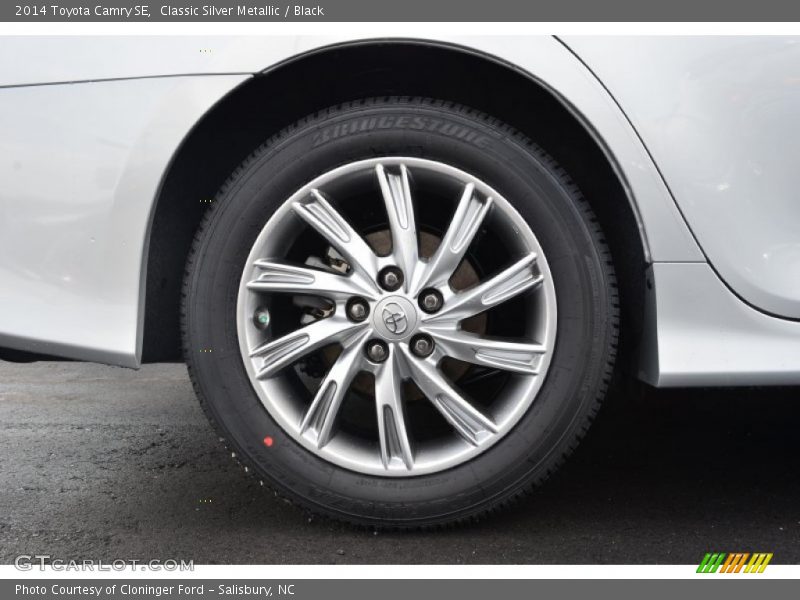 Classic Silver Metallic / Black 2014 Toyota Camry SE