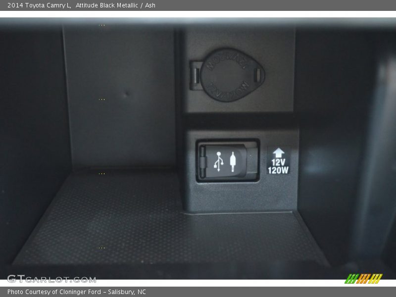 Attitude Black Metallic / Ash 2014 Toyota Camry L