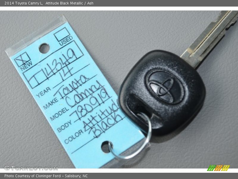 Attitude Black Metallic / Ash 2014 Toyota Camry L