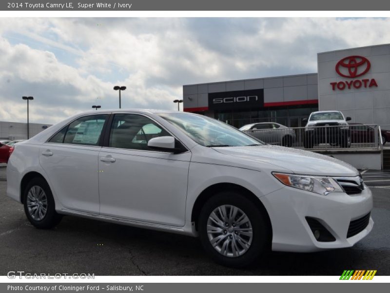 Super White / Ivory 2014 Toyota Camry LE