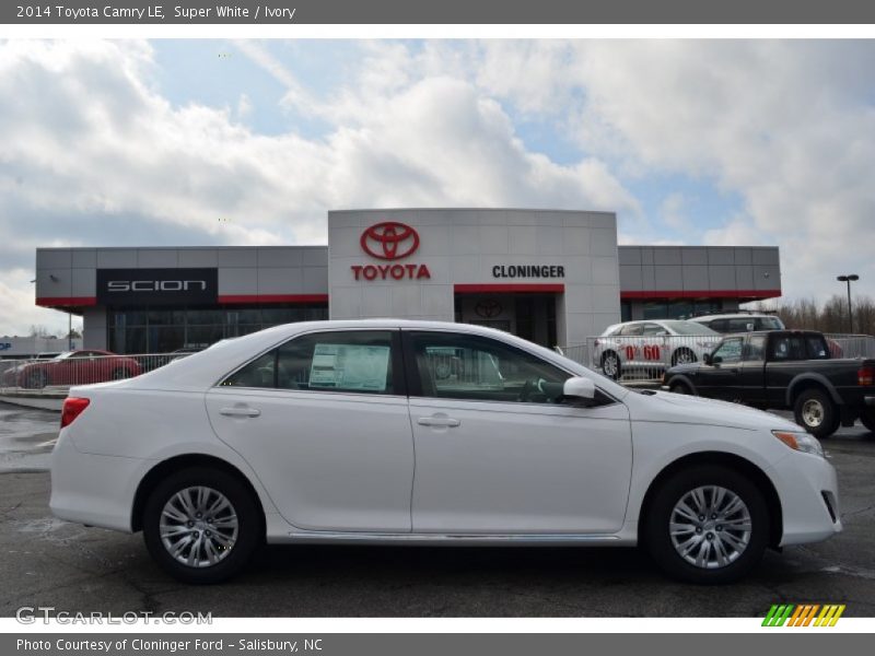 Super White / Ivory 2014 Toyota Camry LE