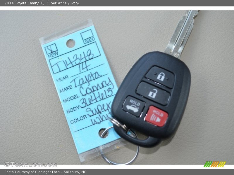 Super White / Ivory 2014 Toyota Camry LE