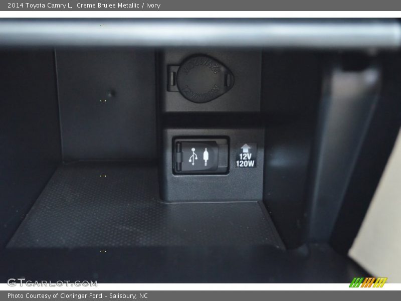 Creme Brulee Metallic / Ivory 2014 Toyota Camry L