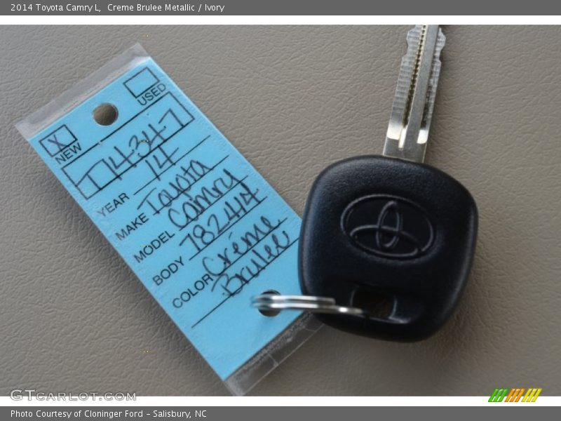 Creme Brulee Metallic / Ivory 2014 Toyota Camry L