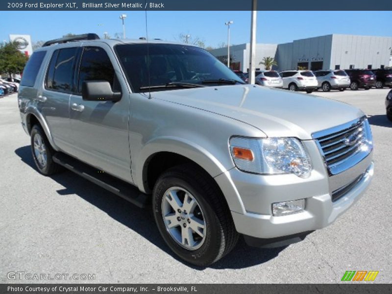 Front 3/4 View of 2009 Explorer XLT