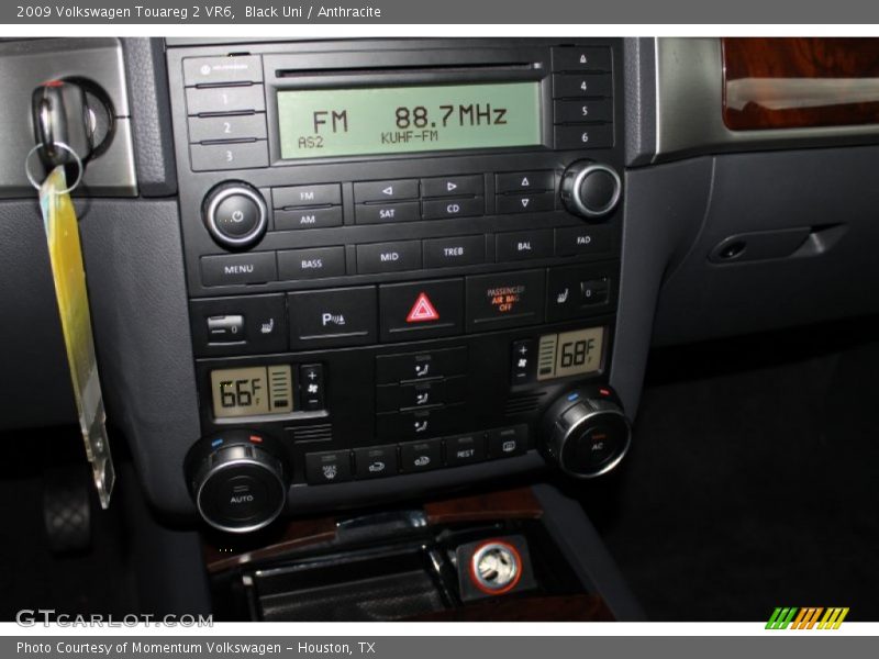Black Uni / Anthracite 2009 Volkswagen Touareg 2 VR6