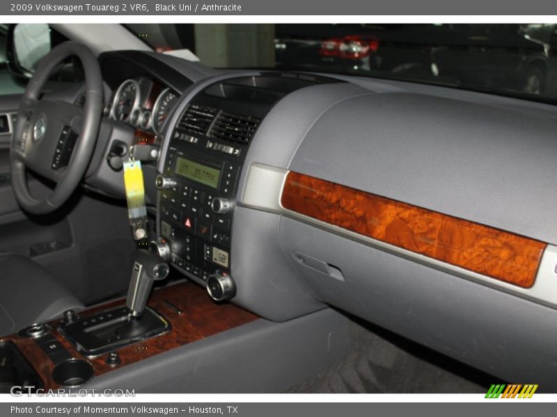Black Uni / Anthracite 2009 Volkswagen Touareg 2 VR6