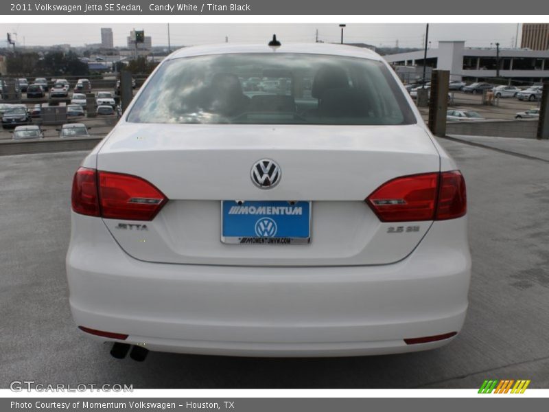 Candy White / Titan Black 2011 Volkswagen Jetta SE Sedan