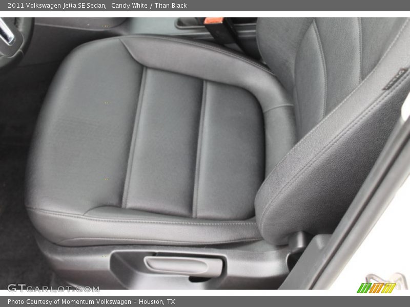 Candy White / Titan Black 2011 Volkswagen Jetta SE Sedan