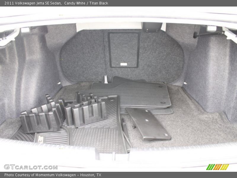Candy White / Titan Black 2011 Volkswagen Jetta SE Sedan