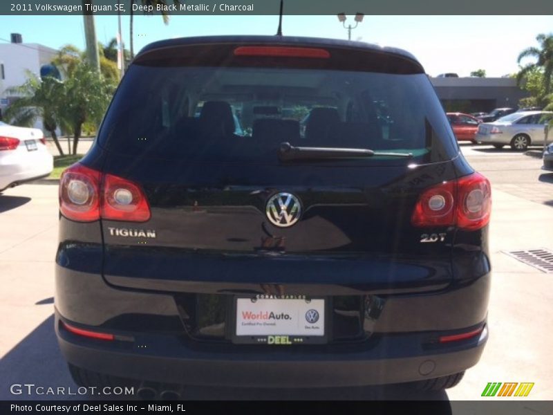 Deep Black Metallic / Charcoal 2011 Volkswagen Tiguan SE