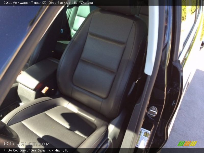 Deep Black Metallic / Charcoal 2011 Volkswagen Tiguan SE
