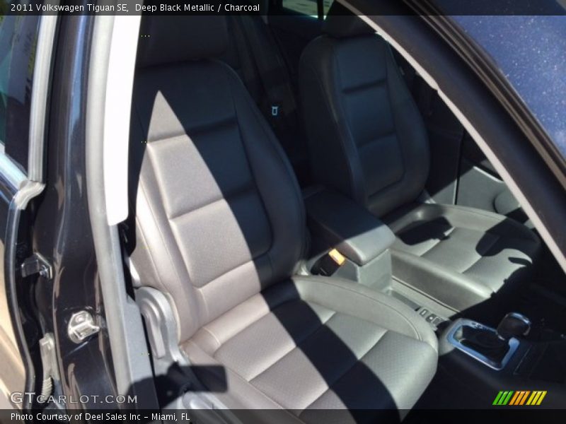 Deep Black Metallic / Charcoal 2011 Volkswagen Tiguan SE