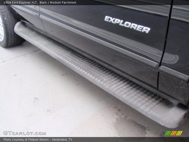 Black / Medium Parchment 2004 Ford Explorer XLT