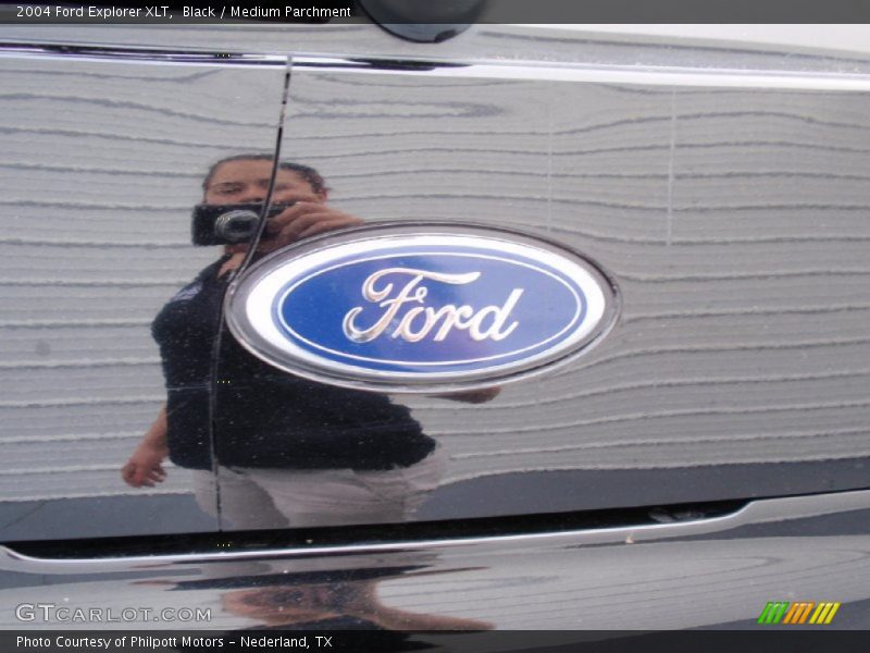 Black / Medium Parchment 2004 Ford Explorer XLT