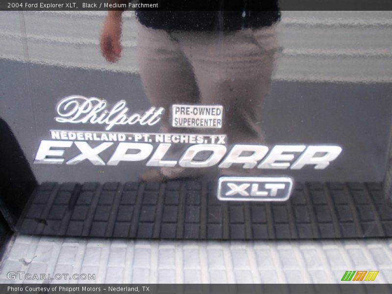 Black / Medium Parchment 2004 Ford Explorer XLT