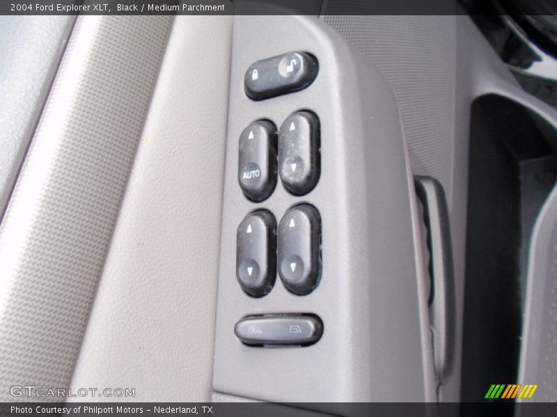 Black / Medium Parchment 2004 Ford Explorer XLT