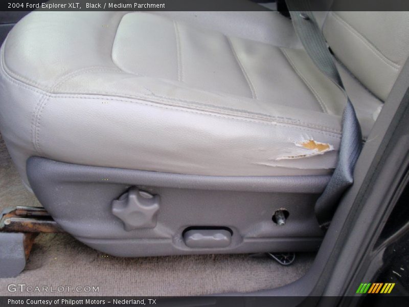Black / Medium Parchment 2004 Ford Explorer XLT