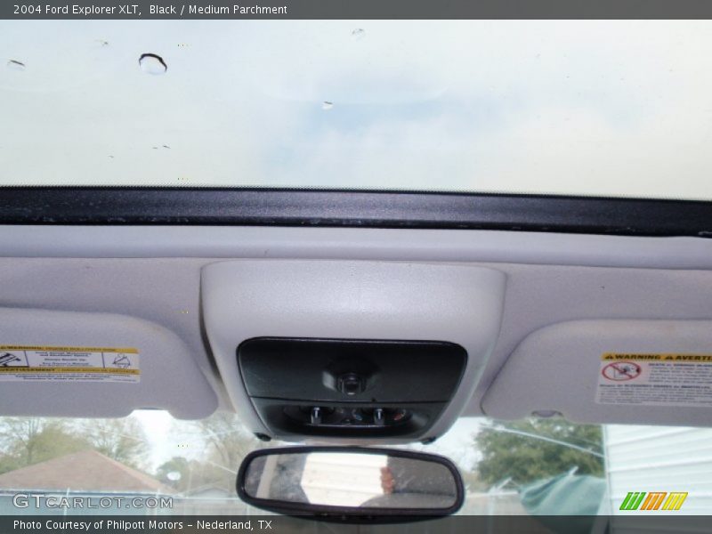 Black / Medium Parchment 2004 Ford Explorer XLT