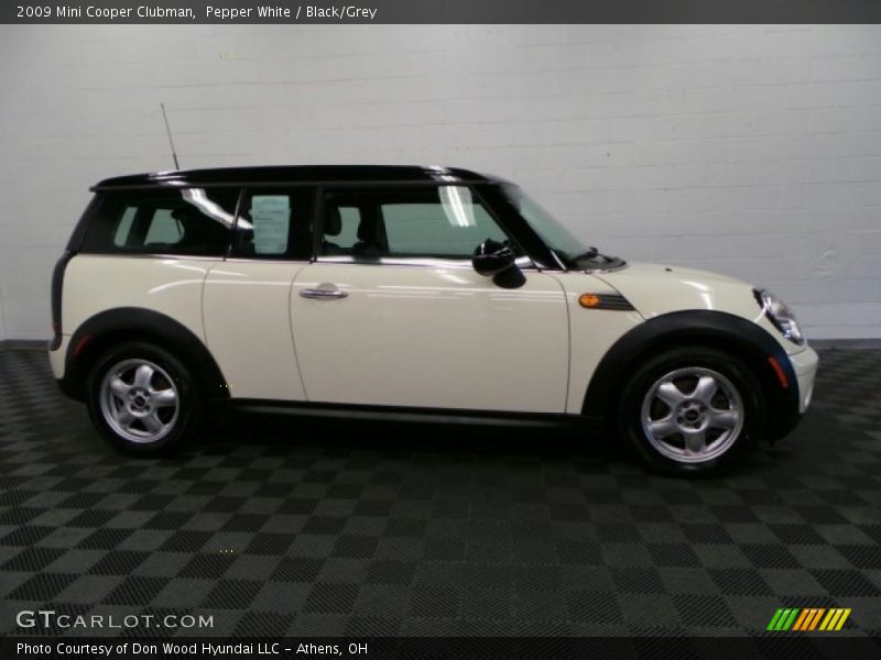 Pepper White / Black/Grey 2009 Mini Cooper Clubman