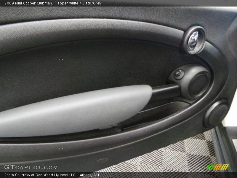 Pepper White / Black/Grey 2009 Mini Cooper Clubman