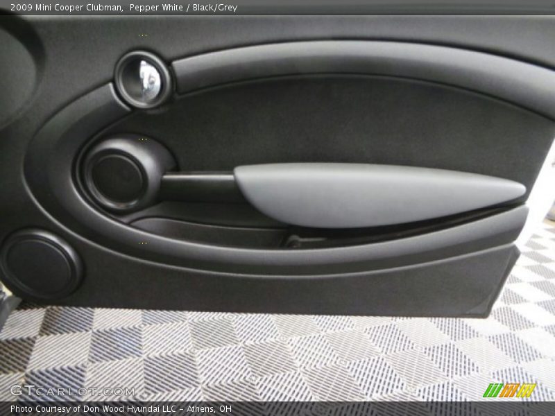 Pepper White / Black/Grey 2009 Mini Cooper Clubman