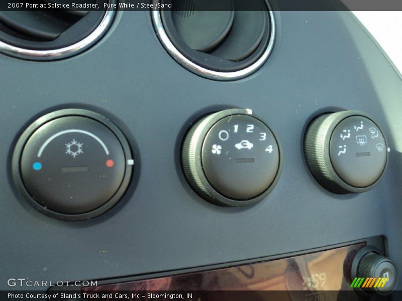 Controls of 2007 Solstice Roadster
