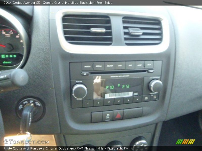 Granite Crystal Metallic / Black/Light Frost Beige 2014 Dodge Avenger SE