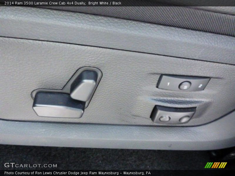 Bright White / Black 2014 Ram 3500 Laramie Crew Cab 4x4 Dually