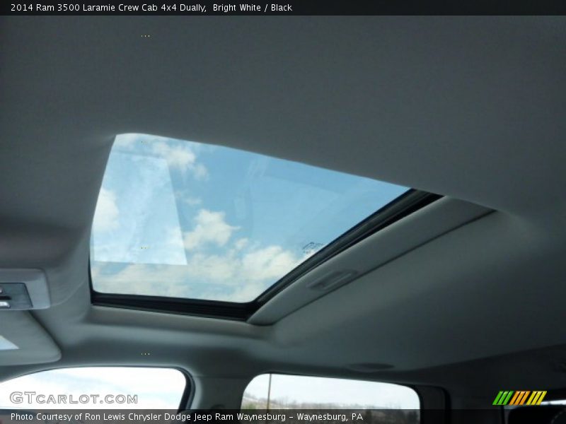 Bright White / Black 2014 Ram 3500 Laramie Crew Cab 4x4 Dually