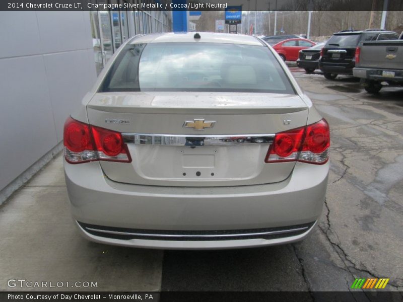 Champagne Silver Metallic / Cocoa/Light Neutral 2014 Chevrolet Cruze LT