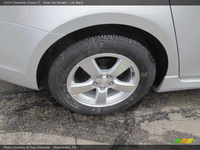 Silver Ice Metallic / Jet Black 2014 Chevrolet Cruze LT