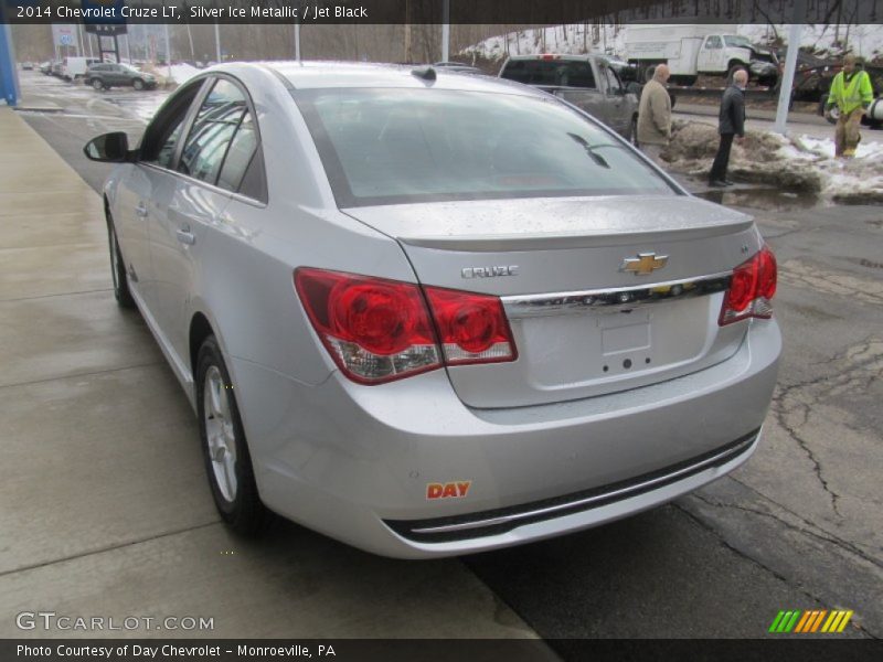 Silver Ice Metallic / Jet Black 2014 Chevrolet Cruze LT