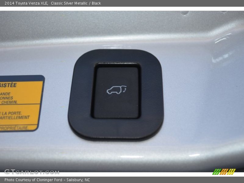 Classic Silver Metallic / Black 2014 Toyota Venza XLE