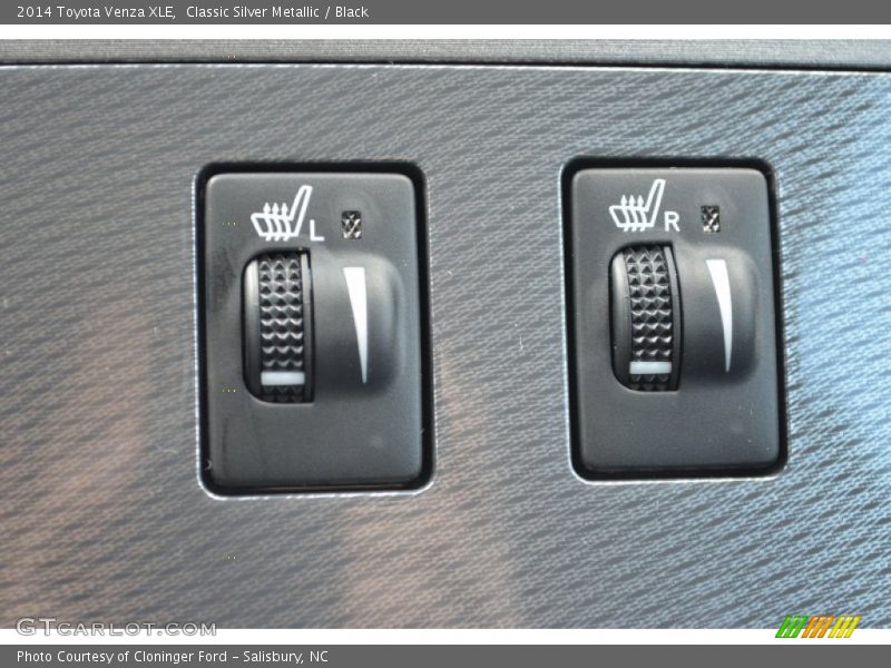 Classic Silver Metallic / Black 2014 Toyota Venza XLE