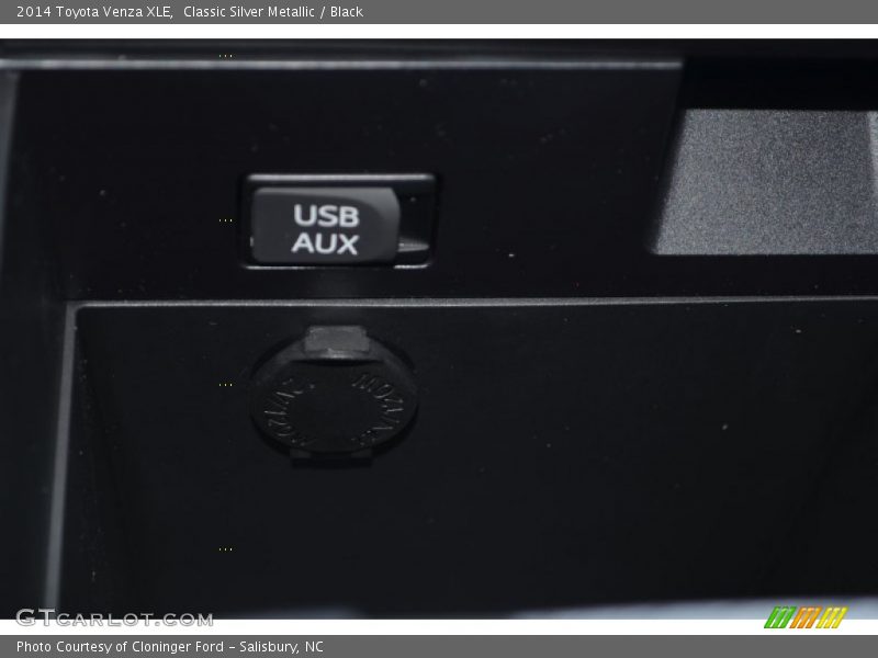 Classic Silver Metallic / Black 2014 Toyota Venza XLE