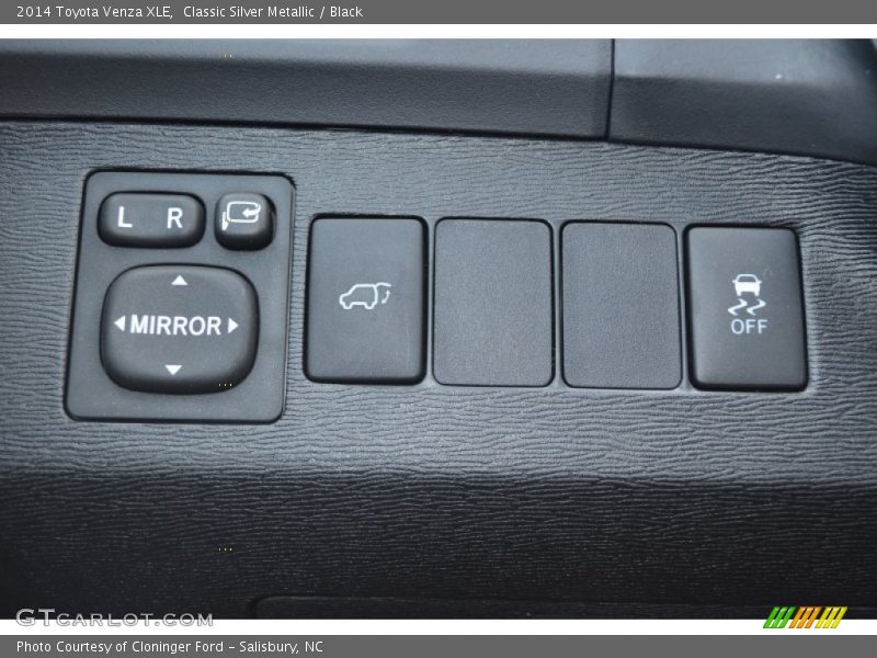 Classic Silver Metallic / Black 2014 Toyota Venza XLE