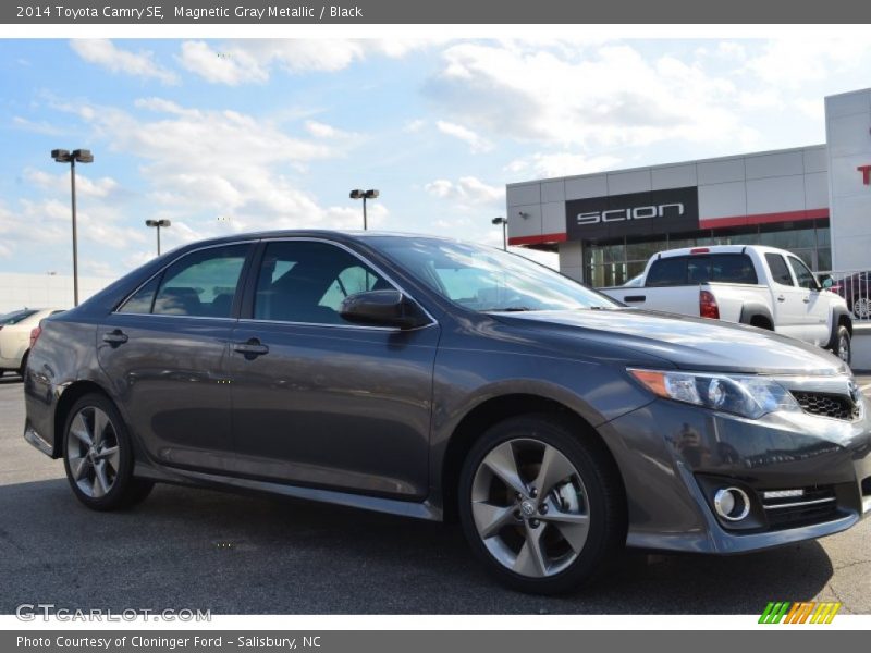 Magnetic Gray Metallic / Black 2014 Toyota Camry SE