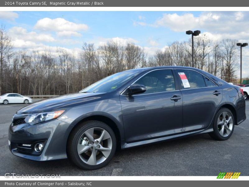 Magnetic Gray Metallic / Black 2014 Toyota Camry SE