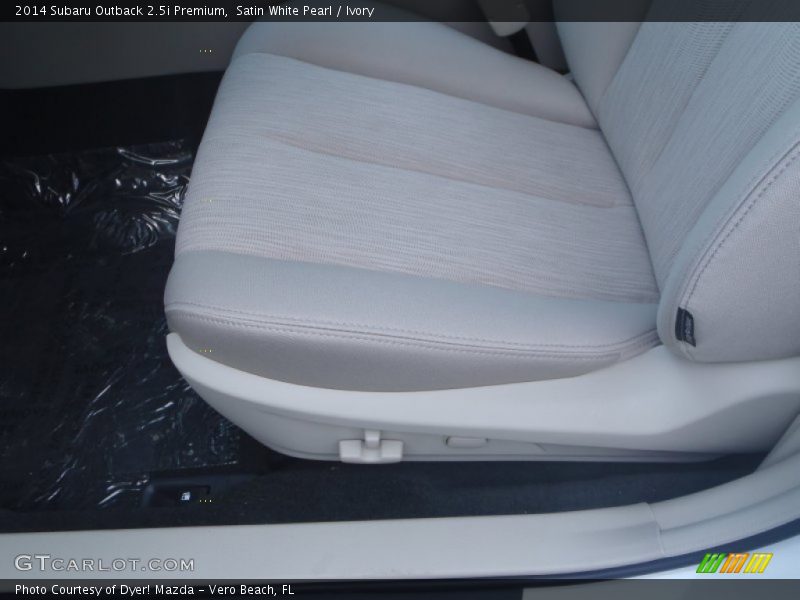 Satin White Pearl / Ivory 2014 Subaru Outback 2.5i Premium