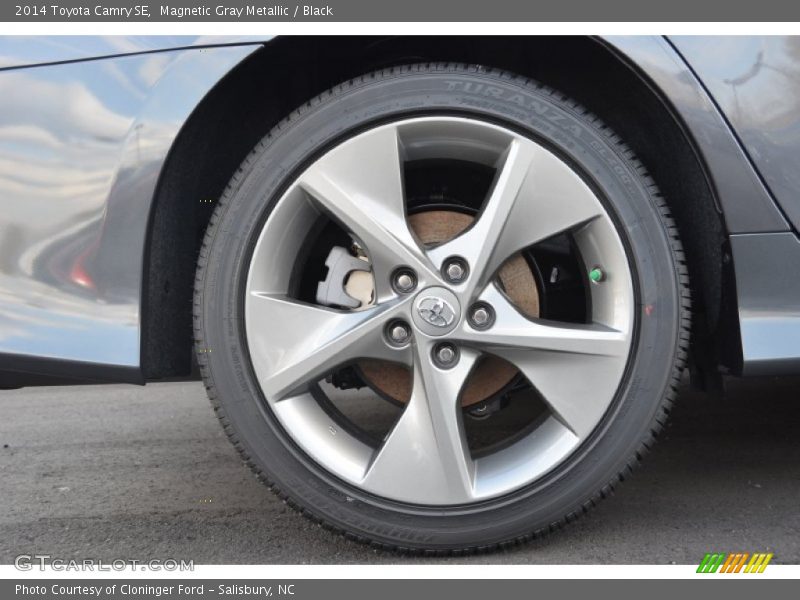 Magnetic Gray Metallic / Black 2014 Toyota Camry SE