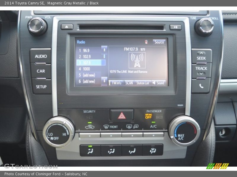 Magnetic Gray Metallic / Black 2014 Toyota Camry SE