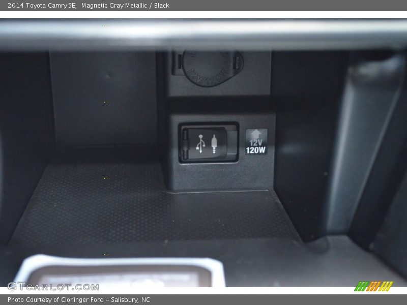 Magnetic Gray Metallic / Black 2014 Toyota Camry SE